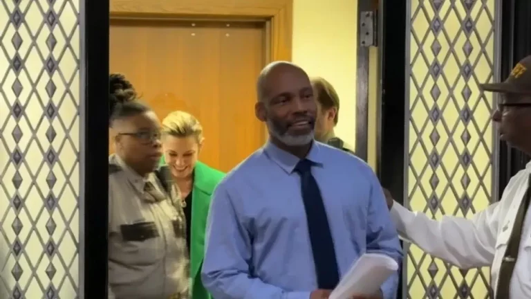 U dënua për një krim që nuk e kishte kryer, amerikani lirohet pas 28 vitesh nga burgu