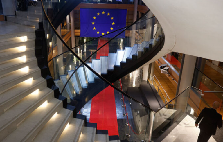 PE voton pro heqjes së imunitetit të dy eurodeputetëve