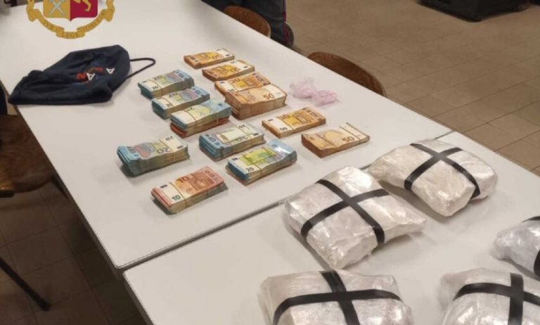 Pesë kilogram drogë dhe 75 mijë euro në furgon, arrestohen dy shqiptarë në Itali