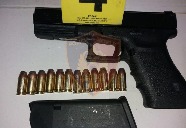 Detaje/ Punonjësi i pastrimit e gjeti pistoletën në kosh të plehrave, ja si policia zbuloi rastësisht makinën e bërë gati për atentat