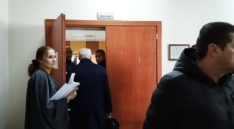 Elbasan, Paplekaj pritet të përballet me dëshmitarët në sallën e gjyqit