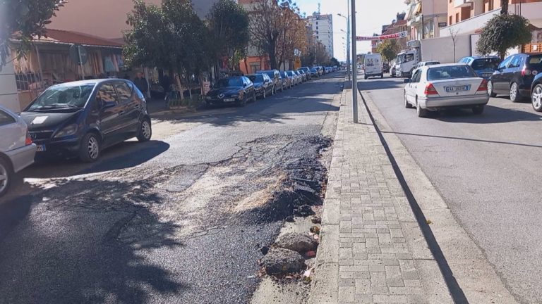 Investimet në Elbasan, fonde që “kthehen në zhavorr” nga cilësia e dobët