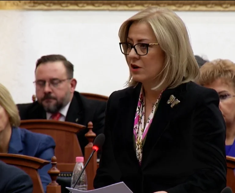 Opozita kërkoi shkarkimin e saj, Nikolla: U preka, ne nuk jemi armiq! Kam qëndruar pranë jush sa herë keni patur nevojë