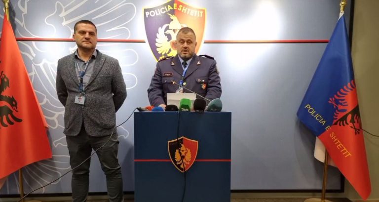 EMRAT/ Zbulimi i dy “shtëpive të barit”, policia: 6 të arrestuar dhe 2 në kërkim, sekuestrohen 534 bimë narkotike e 11 kg kanabis