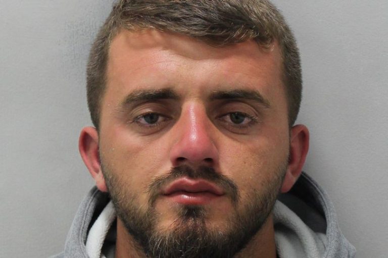 EMRI/ “Jam dashuruar, ma hapni derën”, 22-vjeçari shqiptar terrorizon familjen e 11-vjeçares në Angli, dënohet me burg pas përndjekjes së vazhdueshme