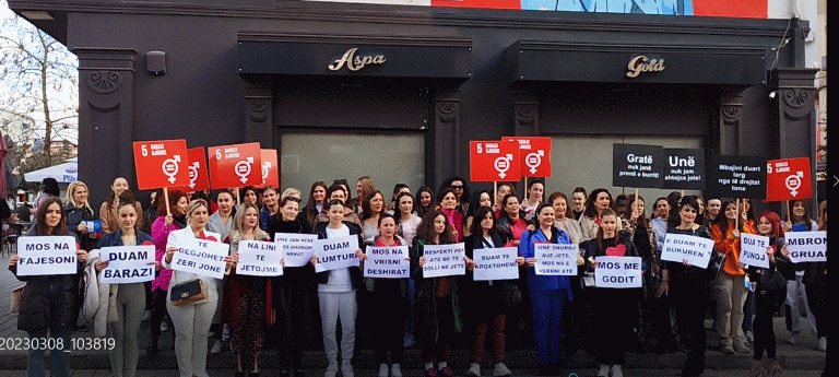 FEMRAT NË ELBASAN, MARSHIM PËR 8 MARS