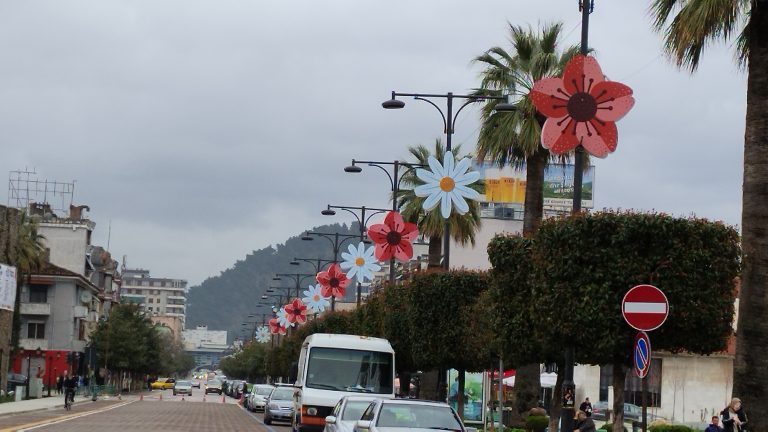 Mot i kthjellët me alternime vranësirash, temperaturat ulen në mëngjes