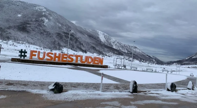 Dëborë në pranverë! Në zonat malore të Elbasanit dhe Korçës trashësia arrin deri 7 cm