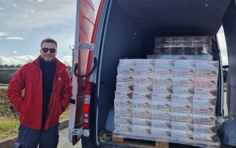 Portieri i dhuron 700 kg çokollata shokut të ekipit, klubi i “sekuestron”