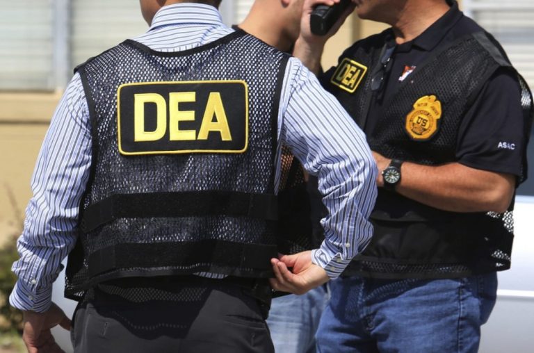 Ambasada e SHBA nxjerr kontaktet: Kush ka informacion për trafikun e drogës në Shqipëri, të na shkruaj në WhatsApp! Të dhënat do mbahen të fshehta