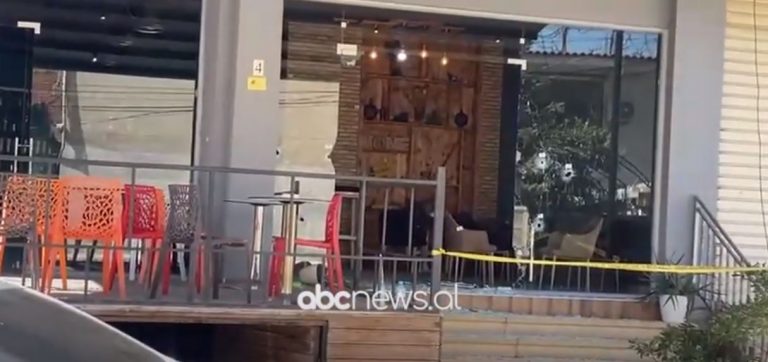 Një ditë pas atentatit/ Lokali në Don Bosko ‘skenë krimi’, në xhama shenjat nga breshëria e plumbave