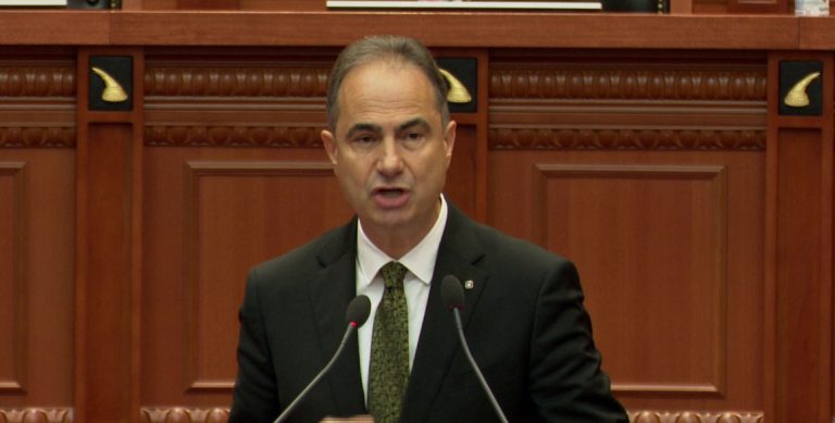 Konfiskimi i ‘Prestige’ temë debati në Kuvend, deputeti Boçi: Skenat e djeshme shfaqje absurde të luftës së Ramës me median e lirë