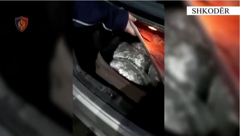 E FUNDIT/ Tentuan të trafikonin lëndë narkotike drejt Malit të Zi, vihen në pranga 3 persona në Shkodër