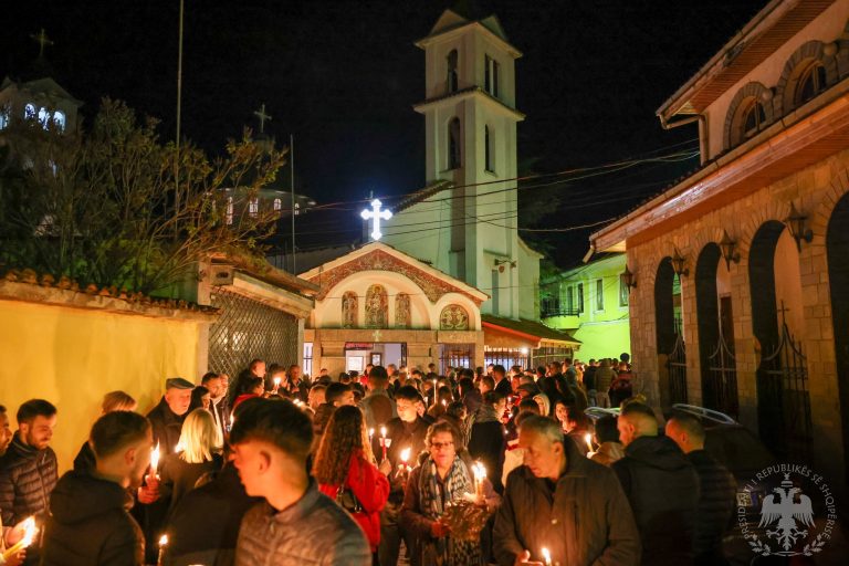 Presidenti Begaj uron Pashkën: Gëzuar për të gjithë besimtarët ortodoksë