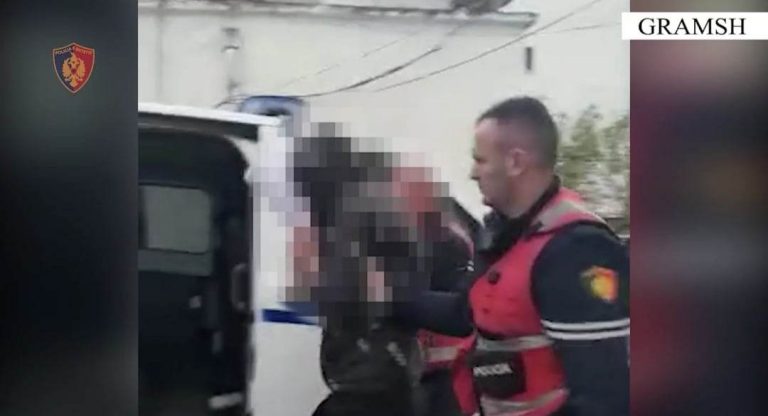 Gramsh/ Kërcënuan me armë një person arrestohen dy burra dhe personi qe u kërcënua sepse dha dëshmi të rreme