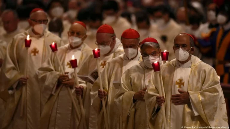 Pas horizontit jeta vazhdon, e premtja e zezë dhe Pashkët