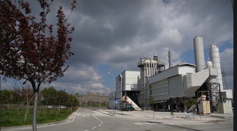 Video/ Impianti i trajtimit të mbetjeve urbane në Elbasan rikthehet në punë me kapacitet të plotë.