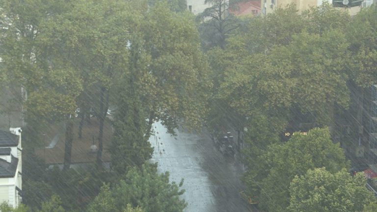 Priten reshje të dendura shiu”, Peleshi: Mund të ketë fryrje të përrenjve, të shmangim dëmet