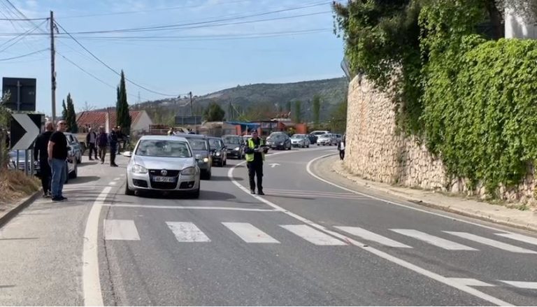 Aksident i rëndë në Lezhë, kamioni përplas këmbësoren