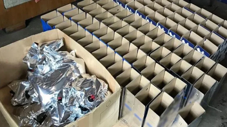 Sekuestrohen 145 mijë shishe alkoolike nga policia greke, do transportoheshin nga Greqia drejt Shqipërisë