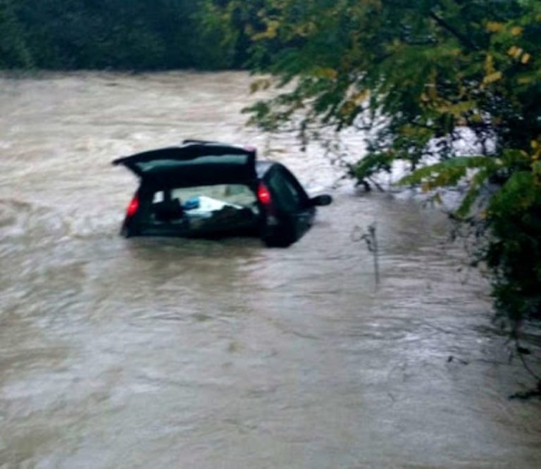 Makina bie në lum. Aksident me vdekje në Pishkash të Prrenjasit