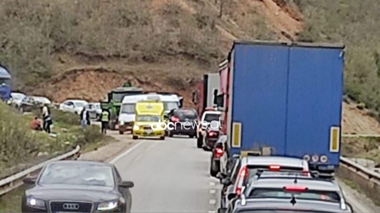 Aksident në Librazhd, raportohet për të plagosur