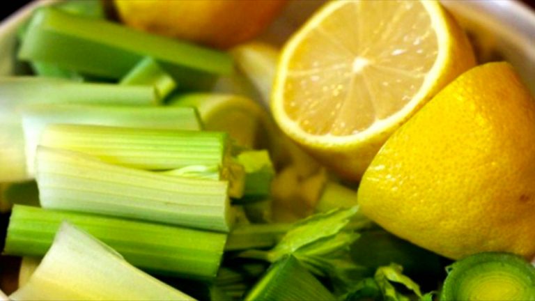 Vaj Ulliri me Limon për Fuqi Gjatë Ditës