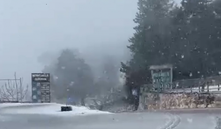 Pranverë me dëborë në Llogara, temperaturat zbresin në 1°C