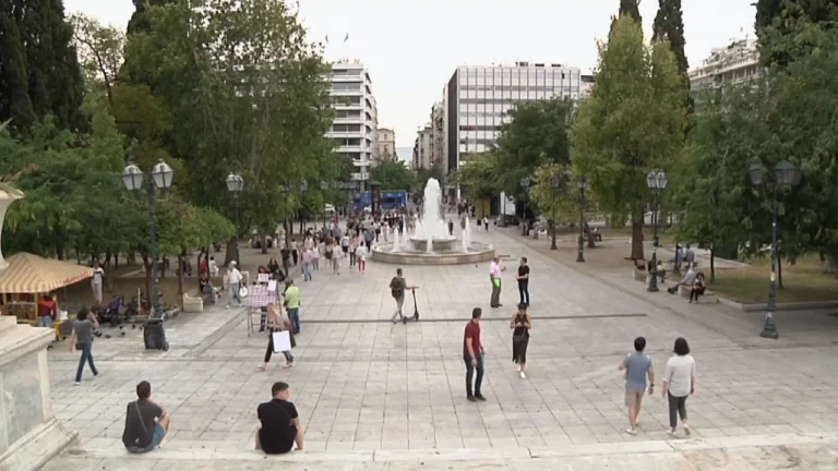 Fushatë me rritje pagash/ Nis gara elektorale në Greqi, premtimet e Micotaqis dhe të Tsipras