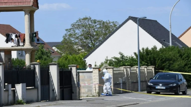 Francë/ Gjenden të vrarë nëna me dy fëmijët e mitur, dyshohet se u masakruan me thikë nga ish-bashkëshorti 36-vjeçares