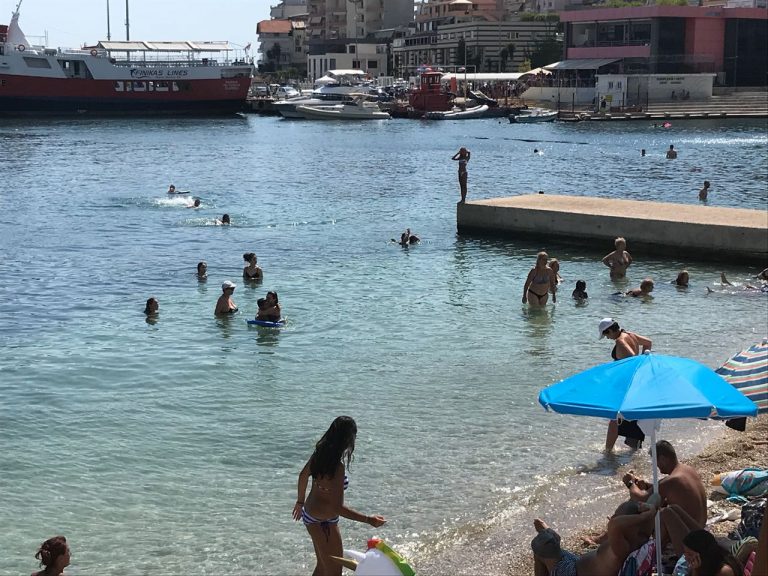 Gjendet e pajetë në breg të detit 69-vjeçarja në Durrës