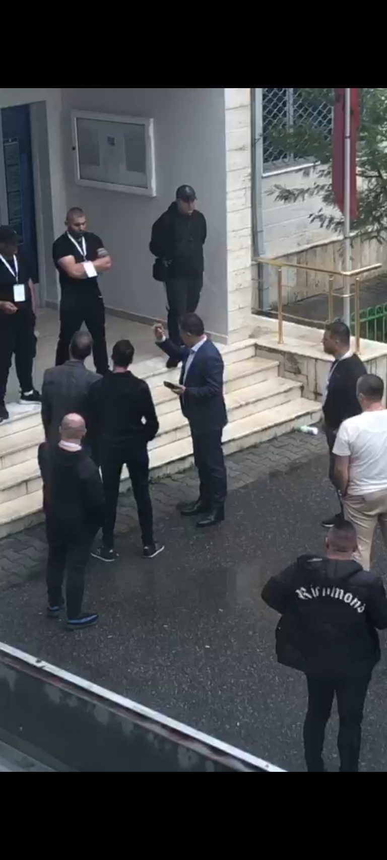 Tre incidente në qendra votimi në Elbasan, ndërhyn policia