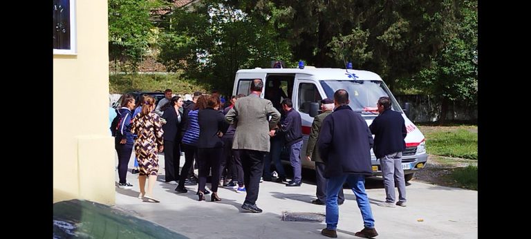 Gramsh/ Babait i bie të fikt kur shikon djalin e vdekur vetem 15 vjeç