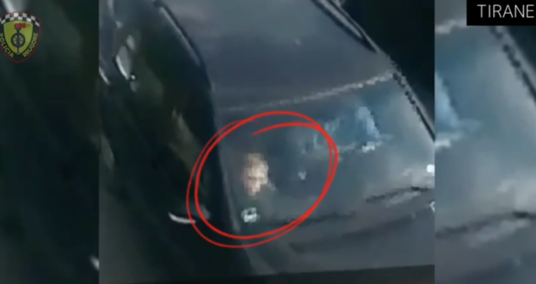 Fëmijët në sedilen e parë dhe pa sisteme fiksimi, policia kontrolle të rrepta: Gjoba nga 5 mijë-15 mijë lekë dhe pezullim patente deri në 12 muaj