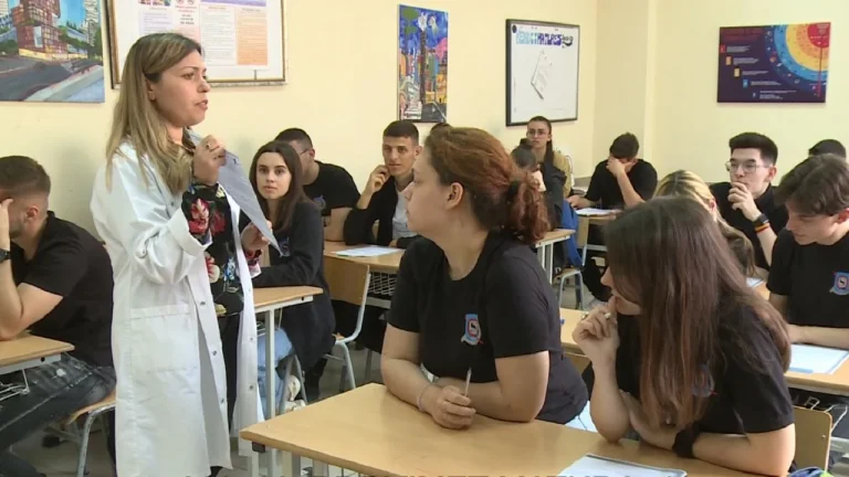 Provimi i maturës me kamera! Do përdoren salla të mëdha, edhe korridoret