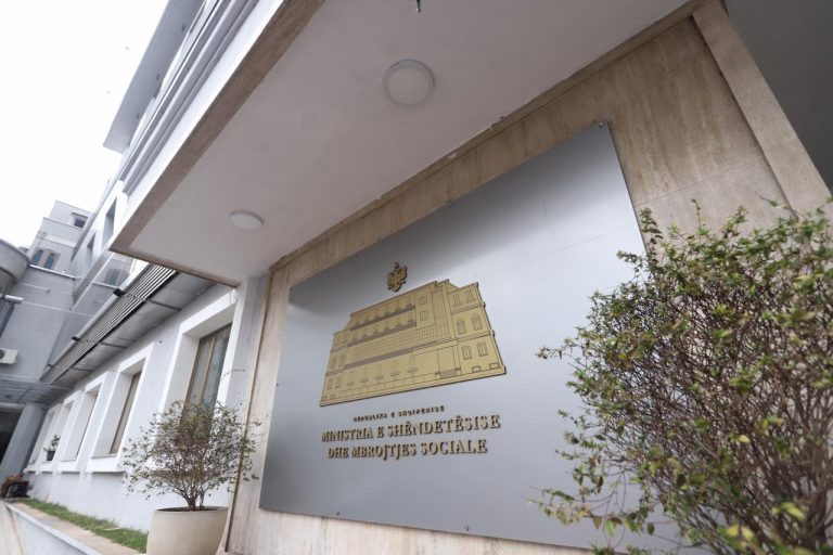 LAJM I FUNDIT/ Arrestohet sekretarja e përgjithshme e Ministrisë së Shëndetësisë