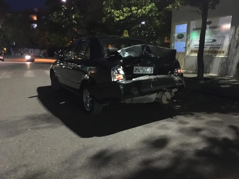 Aksident në Gramsh, plagosen babë e bir