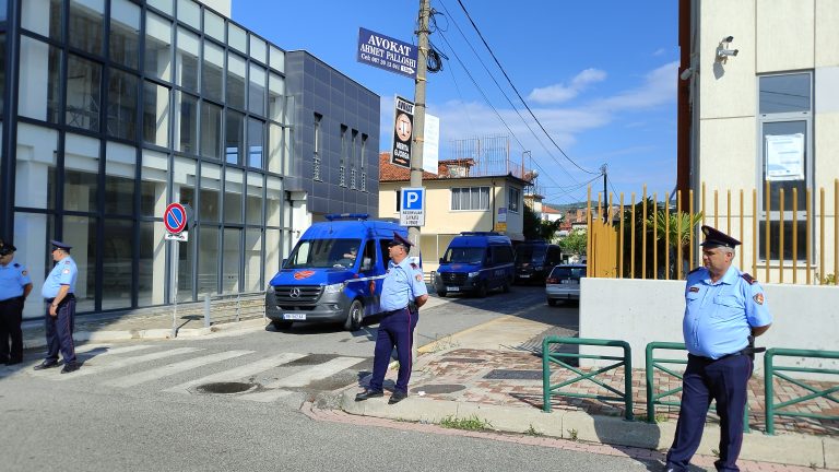 Gjykata e Elbasanit jep vendimin per 45 te arrestuarit per droge