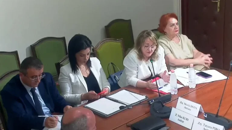 5 vite me detyrim në Shqipëri për studentët e mjekësisë, Rakacolli: Mendojmë për të ardhmen e qytetarëve tanë