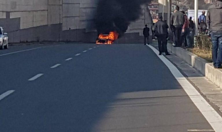 Digjet kamioni në tunelin e Elbasanit