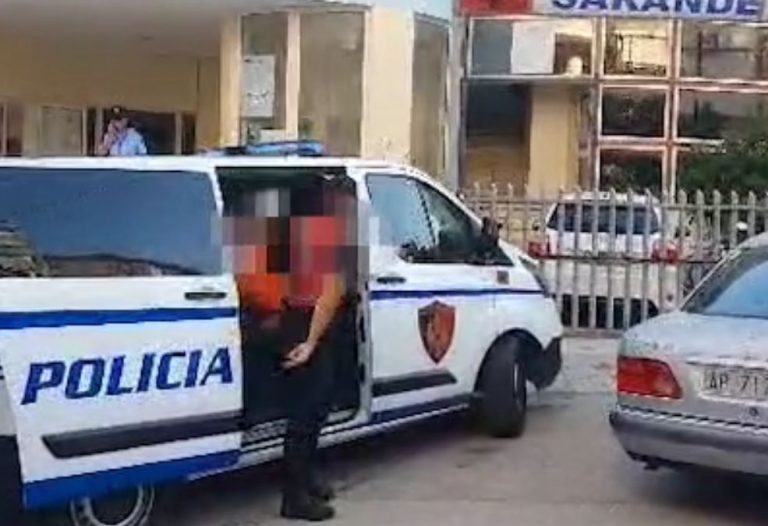 Sherr për pronat, babë e bir kanosin me armë dy vëllezërit