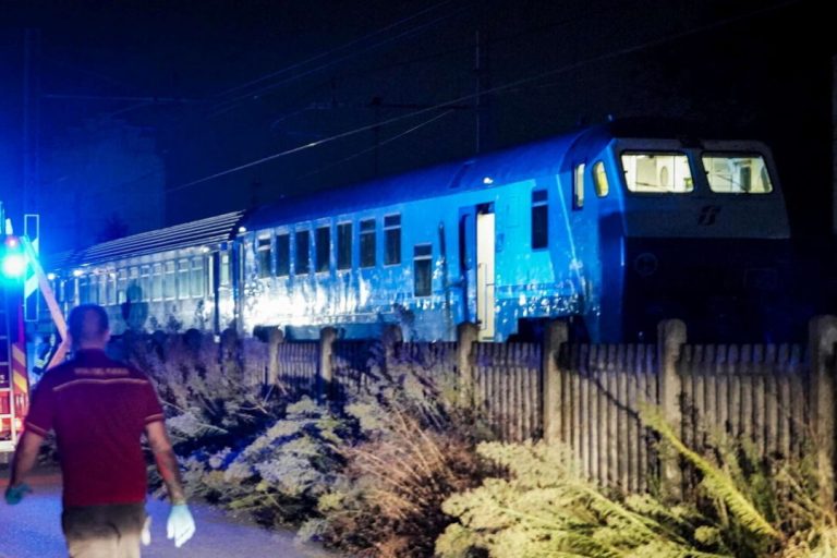 Me shpejtësi 160 km në orë, treni vret 5 punëtorë në Torino