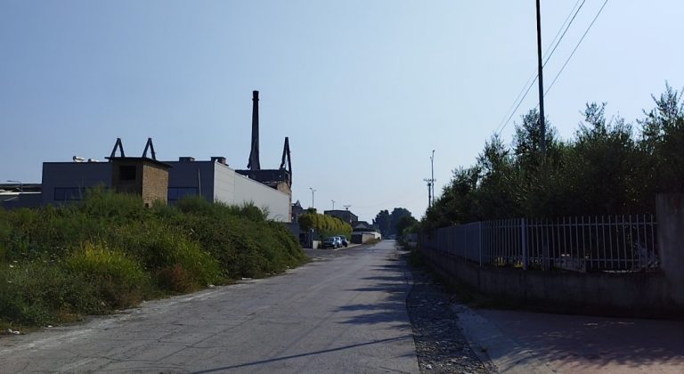 Elbasan/ Shtetasi Indian humbi jetën në fabrikë, arrestohen 3 punonjësit