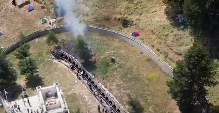 Peligrinazh në Tomorr/ Mijëra bektashinj kremtojnë festën e shenjtë të Abaz Aliut