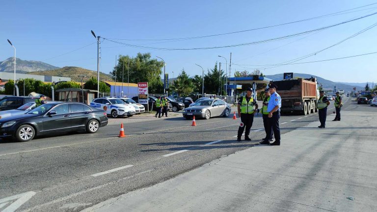 POLICIA RRUGORE E ELBASANIT KONTROLLE PËR SIGURINË NË RRUGË (VIDEO)