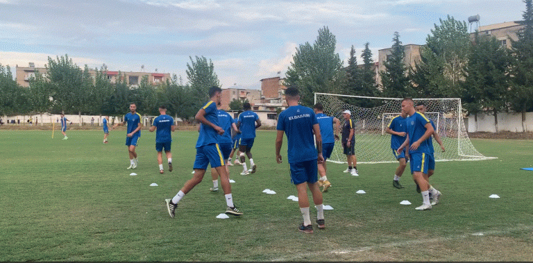 AF ELBASANI VIJON ECURINË POZITIVE (VIDEO)