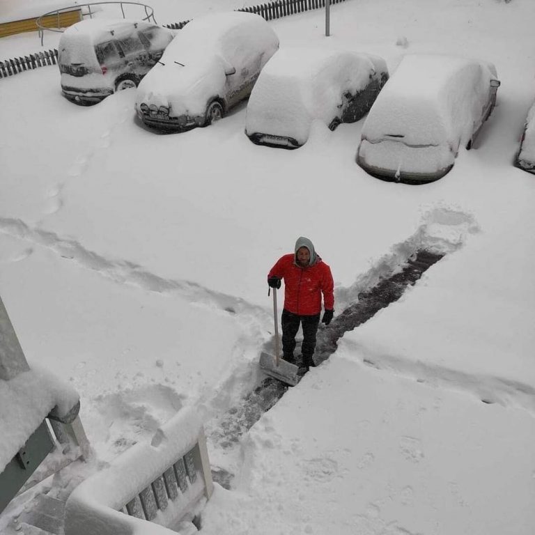 Çmendet moti! Fillon bora…