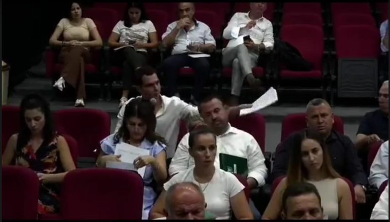 Murataj debat me kryetarin e Këshillit Bashkiak Elbasan për problemet e qytetarëve (Video)