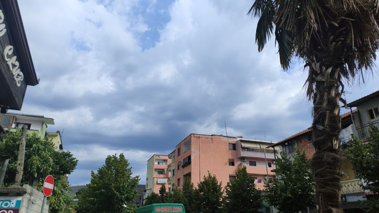 Kthjellime dhe rritje e temperaturave, parashikimi i motit për sot