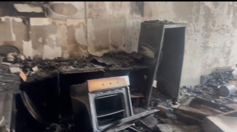 Zjarri shkrumboi apartamentin, pamjet nga pallati në Durrës